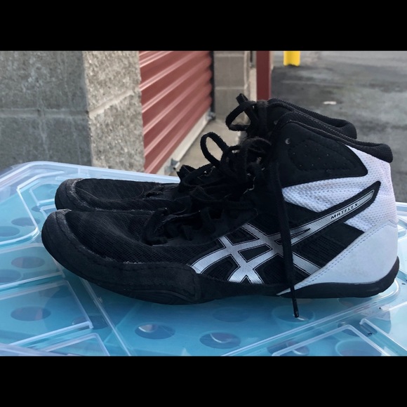 asics wrestling shoes size 5